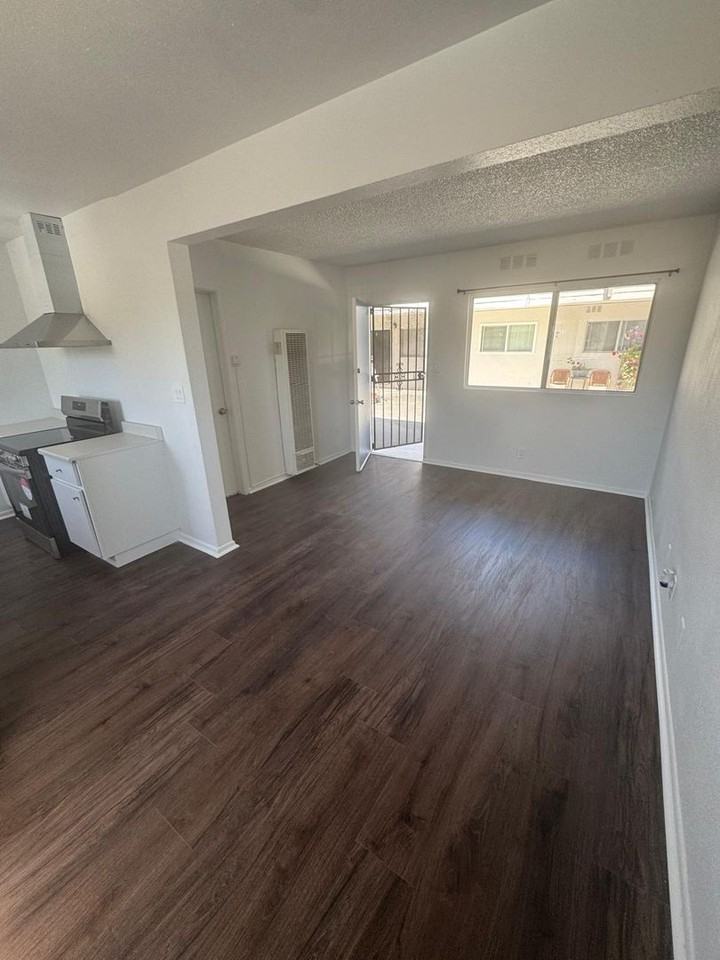 11710 S Budlong Ave - Photo 3 of 39