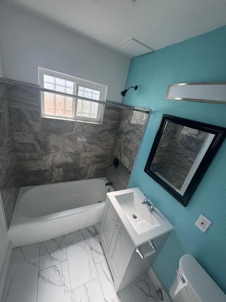 11710 S Budlong Ave - Photo 4 of 39