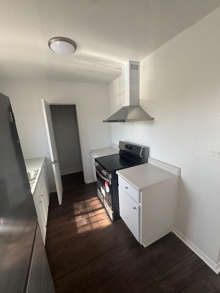 11710 S Budlong Ave - Photo 6 of 39