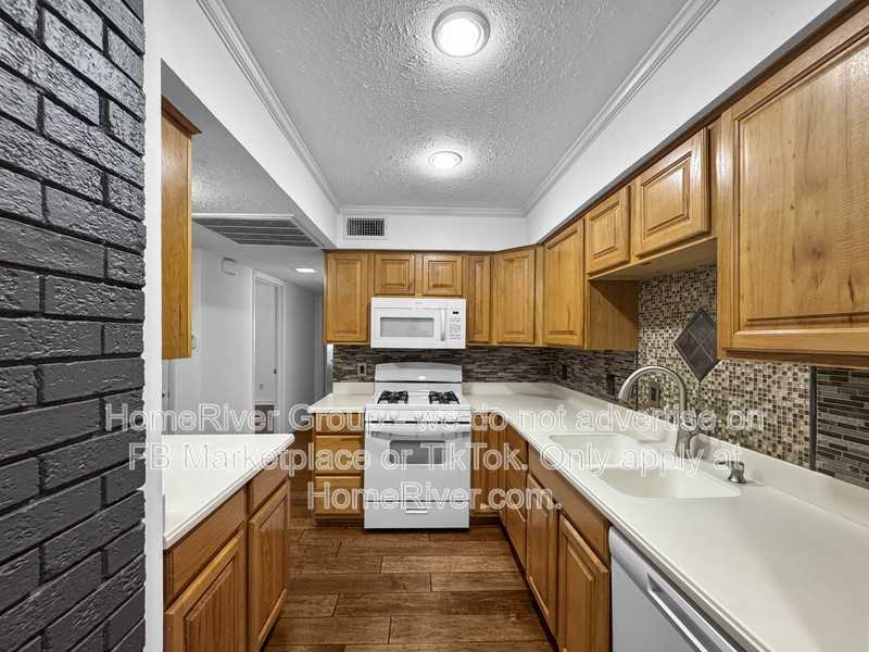 15935 Coolwood Dr #1065 - Photo 7 of 20