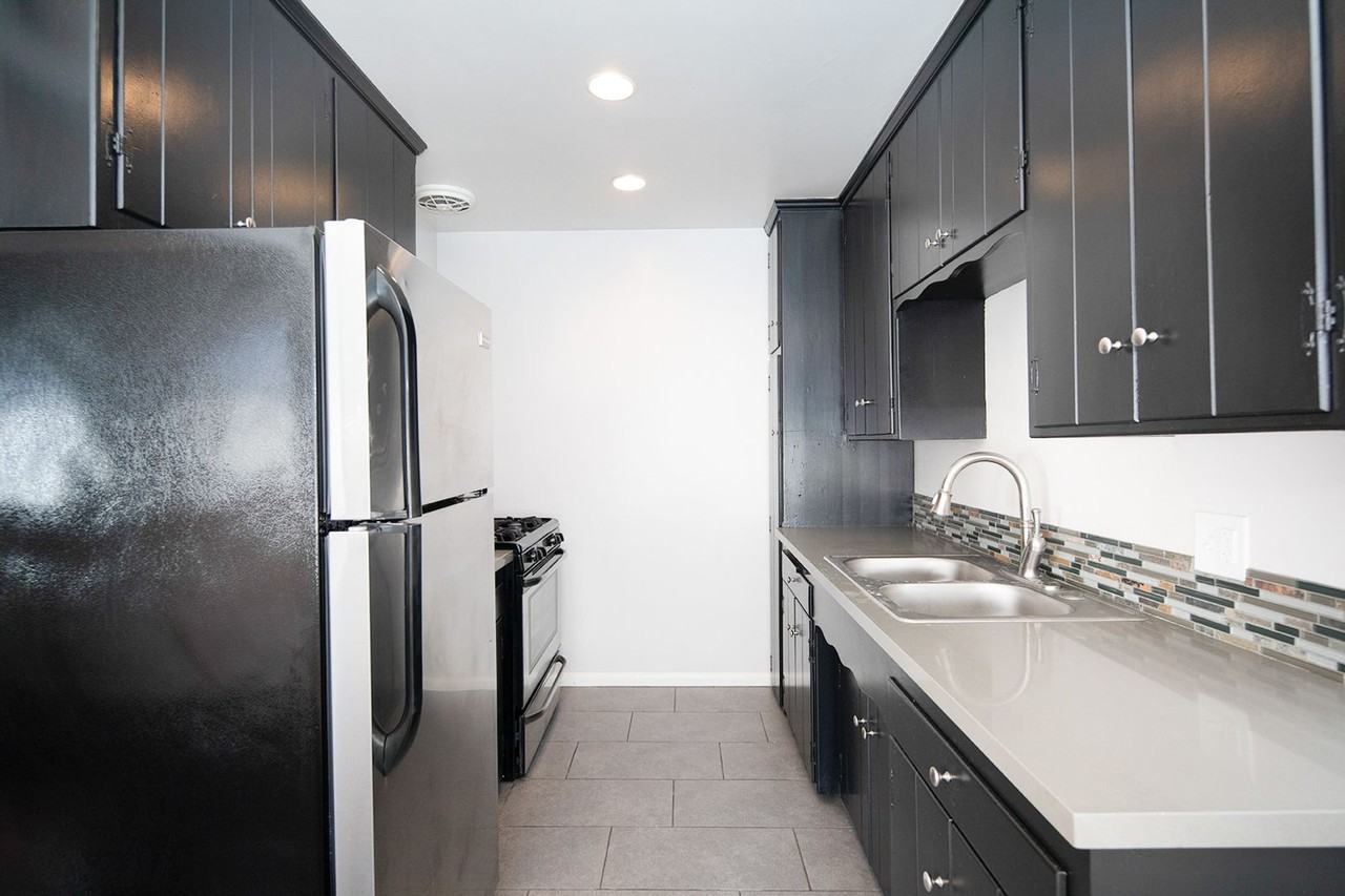 Talmadge Pacific Apartments - Photo 6 of 15