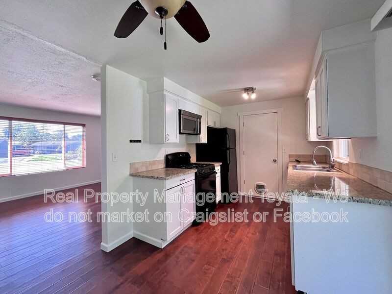 3326 Granada Way - Photo 3 of 19