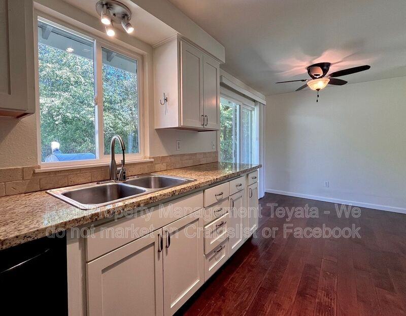 3326 Granada Way - Photo 5 of 19
