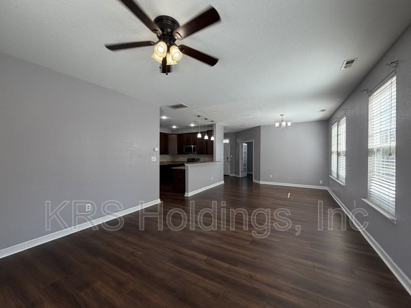 214 Harmony Dr - Photo 4 of 18
