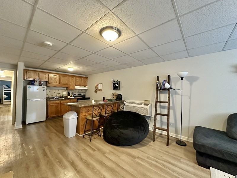 116 27th St Ne #B - Photo 3 of 9