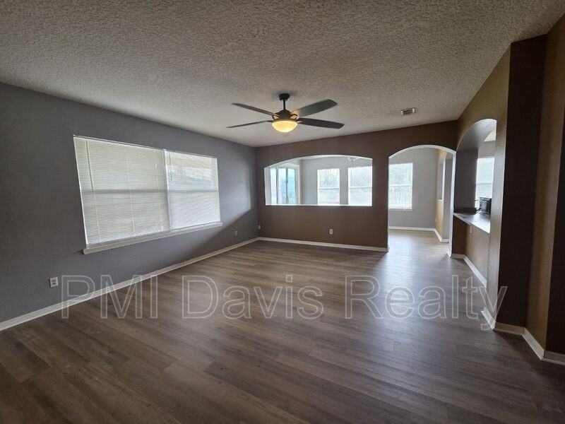 3604 Meadowgreen Ln - Photo 3 of 19