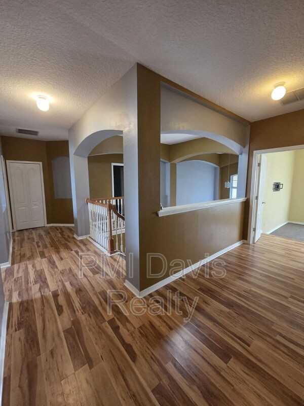 3604 Meadowgreen Ln - Photo 4 of 19