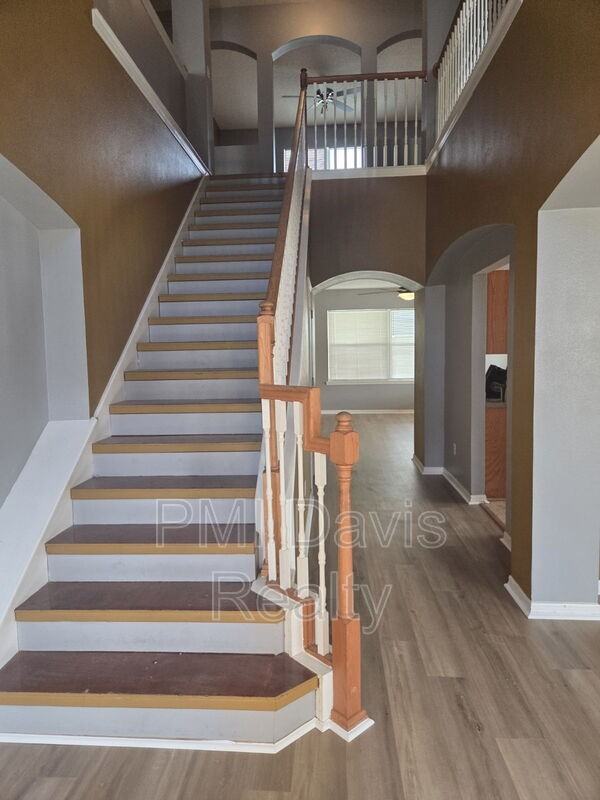 3604 Meadowgreen Ln - Photo 5 of 19