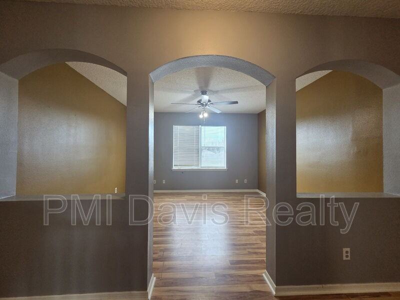 3604 Meadowgreen Ln - Photo 7 of 19