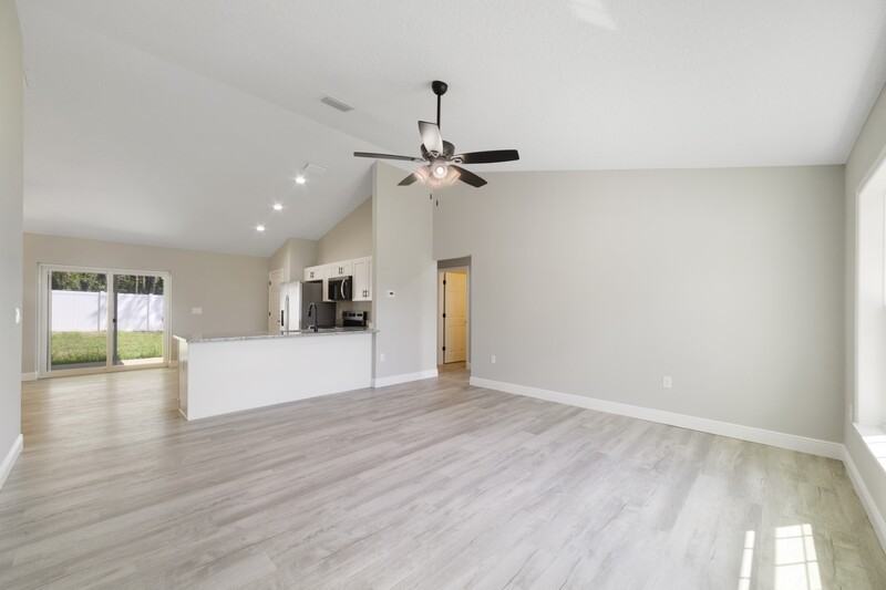 661 W Bancroft Dr - Photo 4 of 15