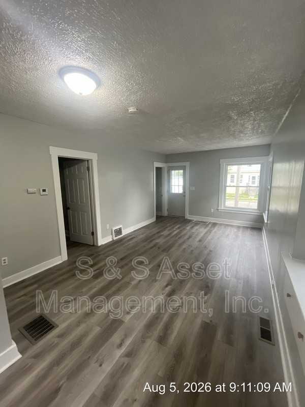 534 Norman St - Photo 4 of 14