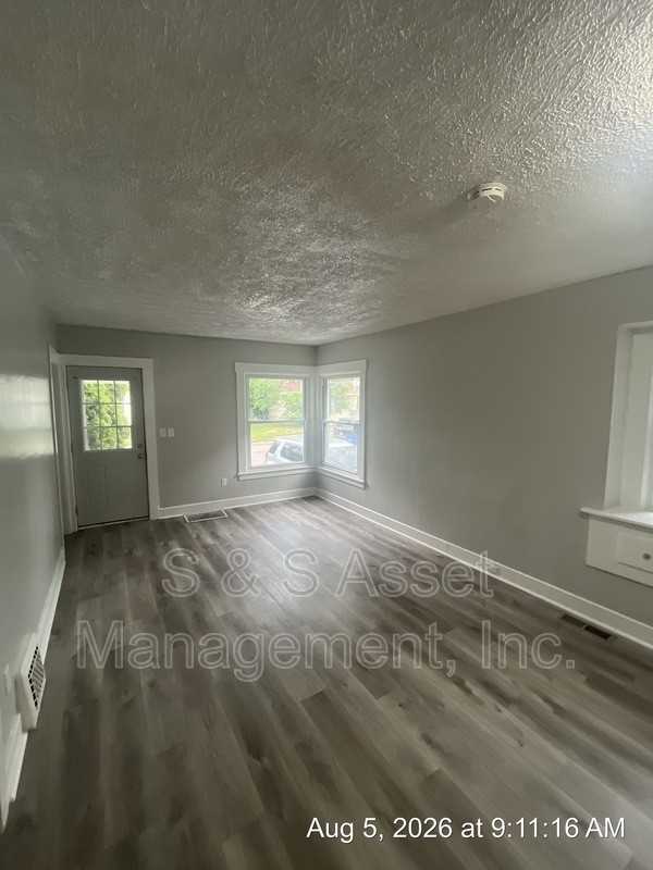 534 Norman St - Photo 5 of 14