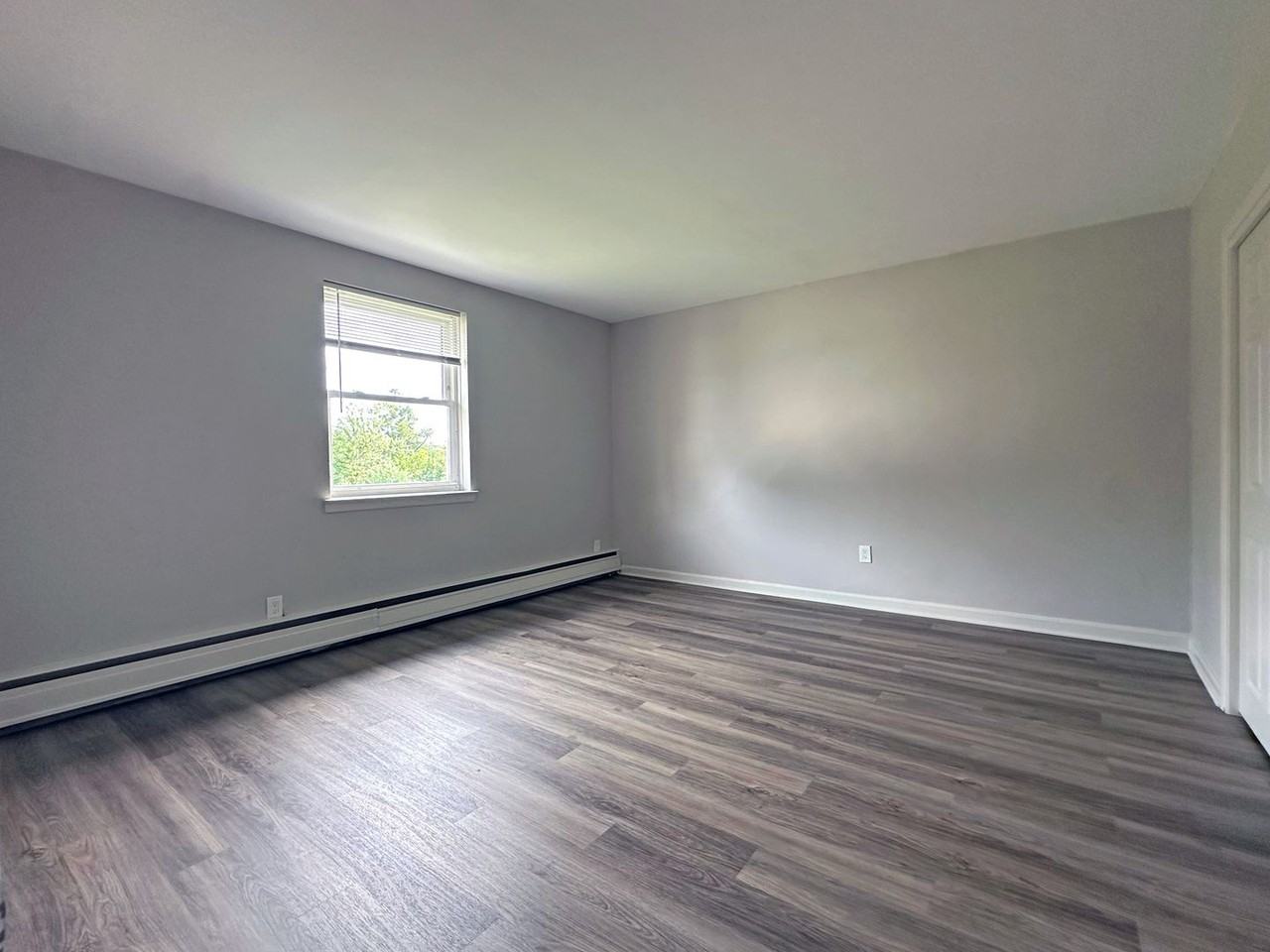 Manor House Apartments - Photo 6 of 11