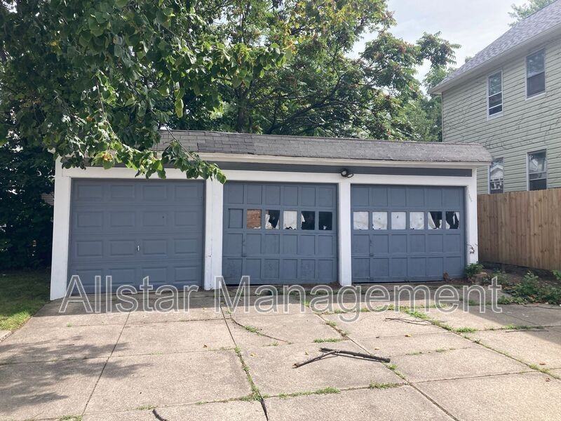17202 Grovewood Ave #DOWN - Photo 3 of 9