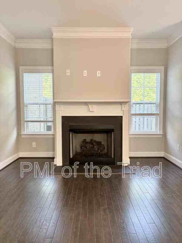 2953 York Place Dr - Photo 5 of 20