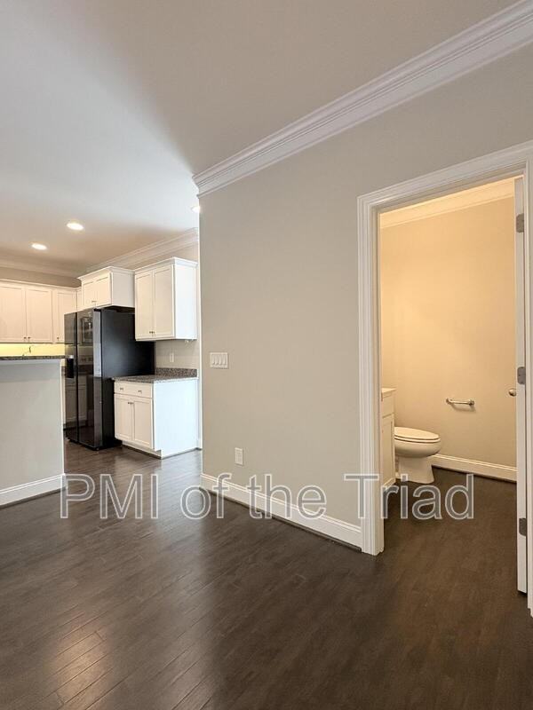 2953 York Place Dr - Photo 7 of 20