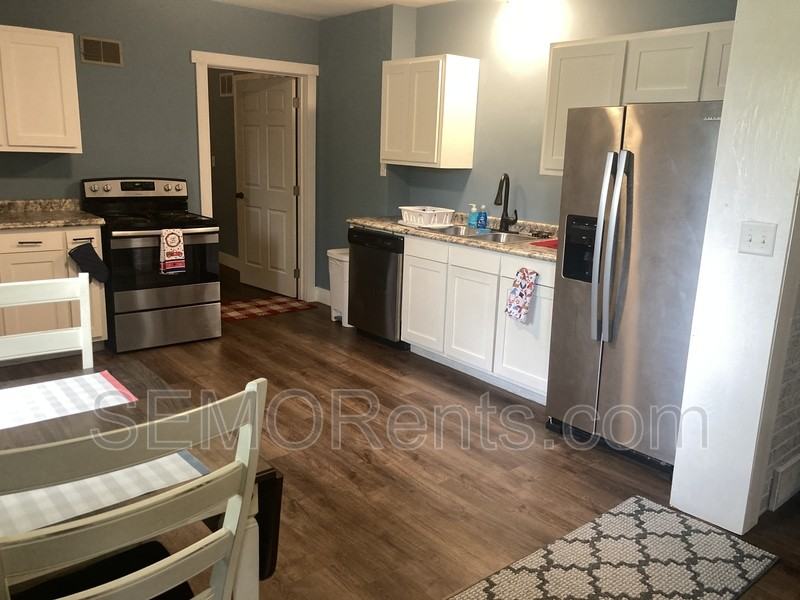 1524 Bessie St - Photo 3 of 6