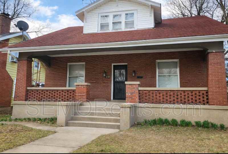 319 N West End Blvd