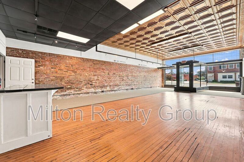 816 S Main St - Photo 3 of 45
