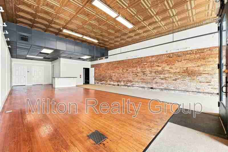 816 S Main St - Photo 5 of 45