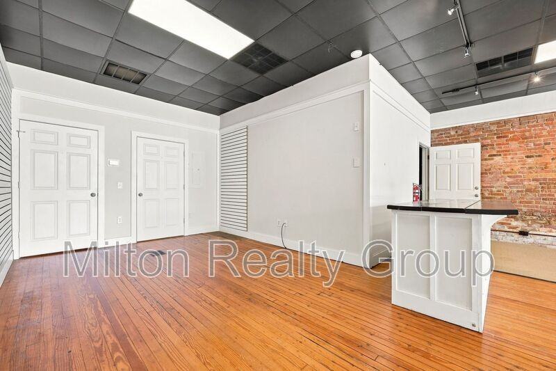 816 S Main St - Photo 6 of 45