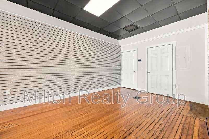 816 S Main St - Photo 7 of 45