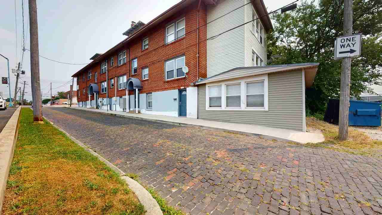 219 W Church St - Photo 3 of 23