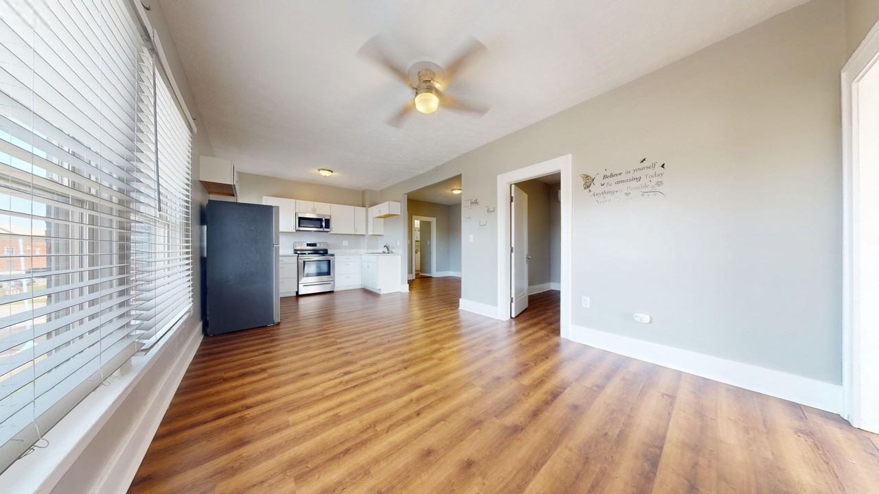 219 W Church St - Photo 4 of 23
