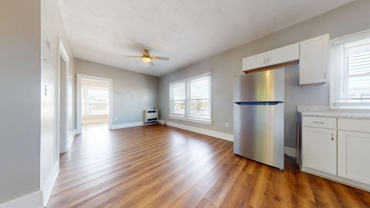 219 W Church St - Photo 6 of 23