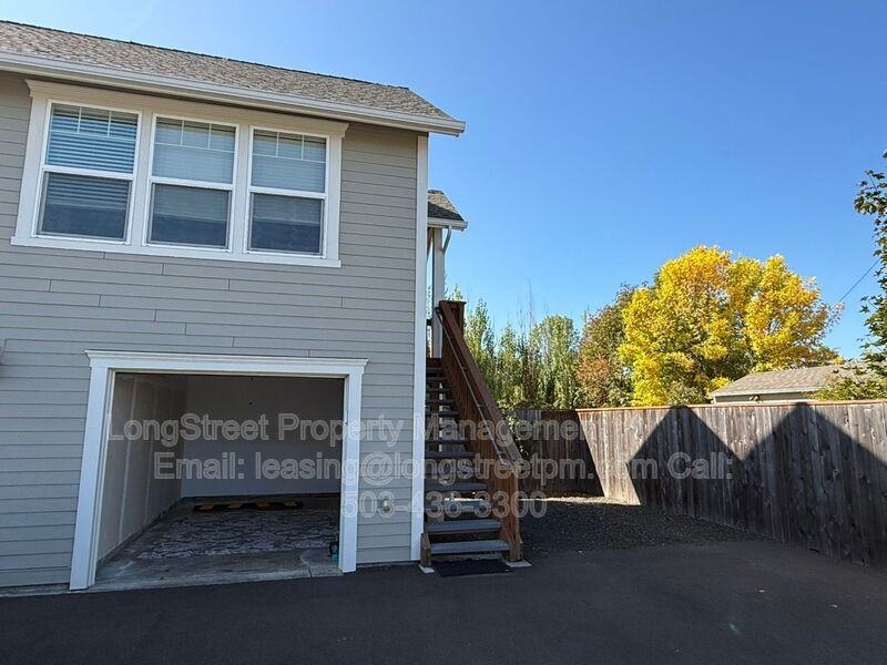 1745 College St - Photo 3 of 29