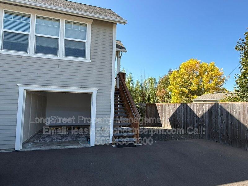 1745 College St - Photo 4 of 29