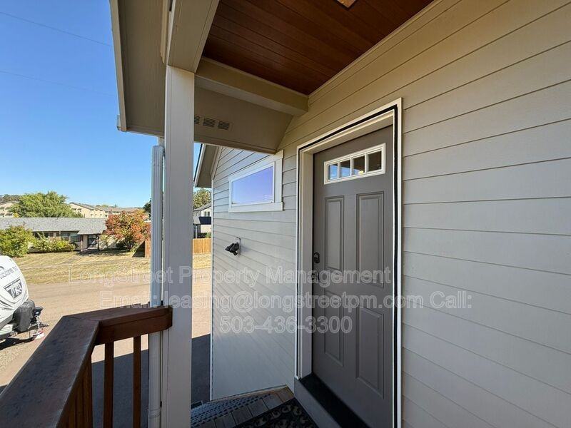 1745 College St - Photo 6 of 29