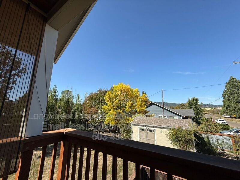 1745 College St - Photo 7 of 29