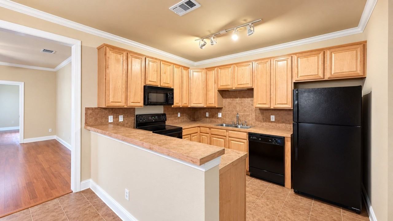 809 Summer Breeze Dr - Photo 2 of 12