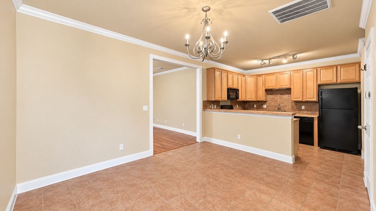 809 Summer Breeze Dr - Photo 5 of 12