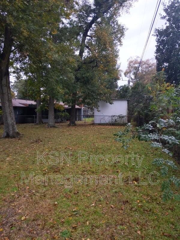 412 Barnhill Dr - Photo 3 of 18