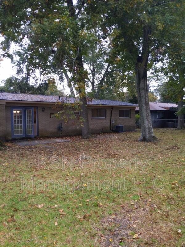 412 Barnhill Dr - Photo 4 of 18