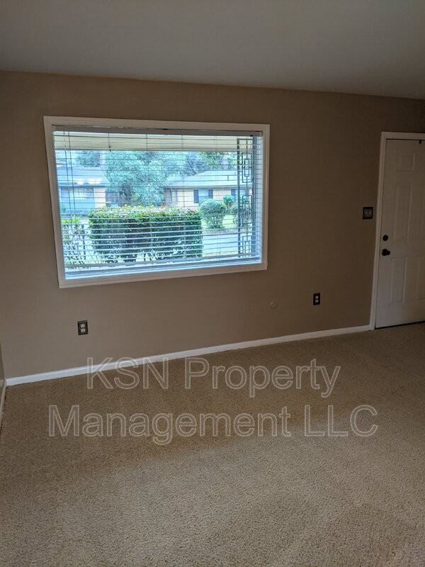 412 Barnhill Dr - Photo 6 of 18