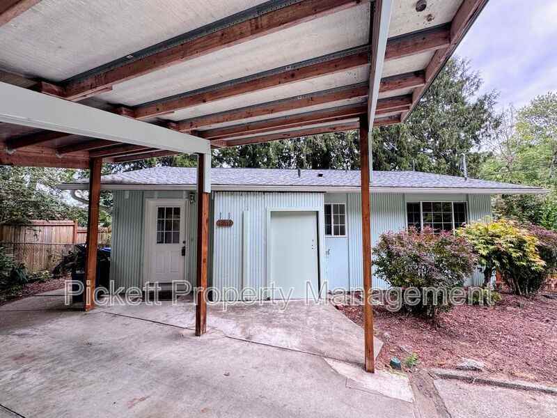 12812 Lake Ave Nw - Photo 3 of 21