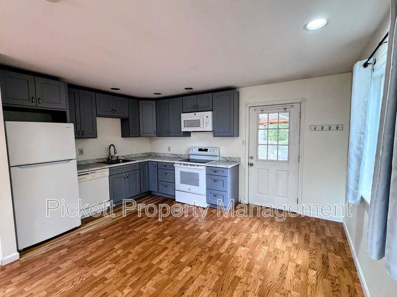 12812 Lake Ave Nw - Photo 5 of 21