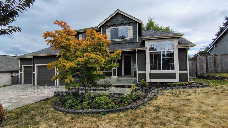 2037 Ne Gustaf St - Photo 2 of 25