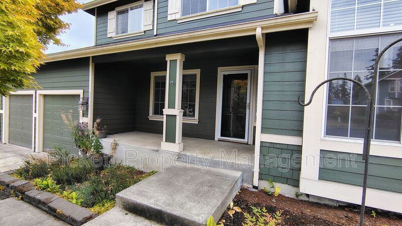 2037 Ne Gustaf St - Photo 3 of 25