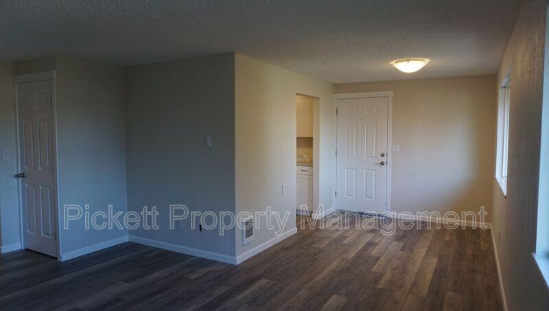 917 N Cambrian Ave - Photo 4 of 10