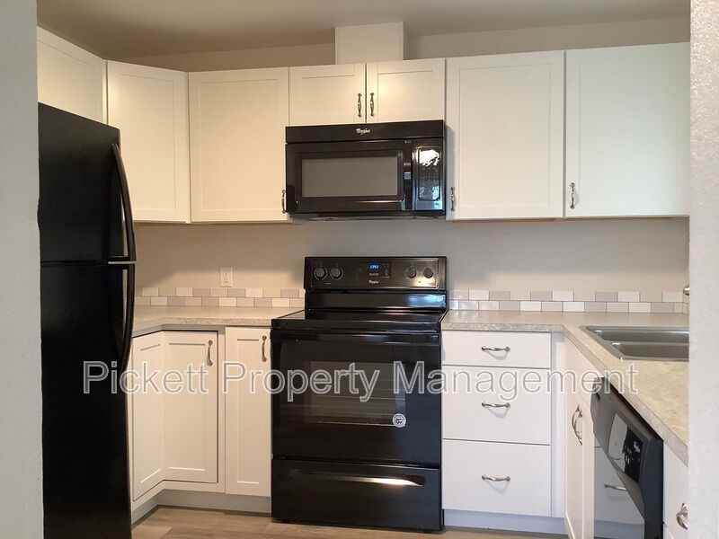 917 N Cambrian Ave - Photo 6 of 10