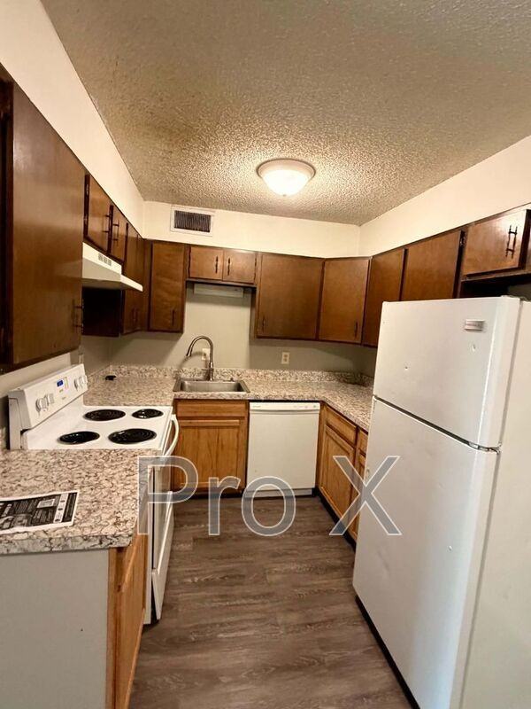 2027 S River St - Photo 5 of 12