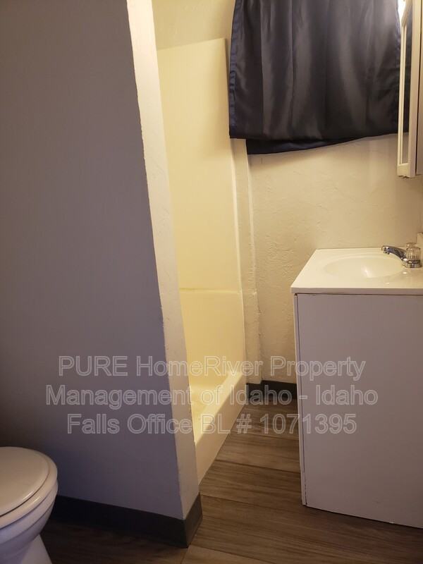 1348 1/2 Lake Ave - Photo 7 of 11