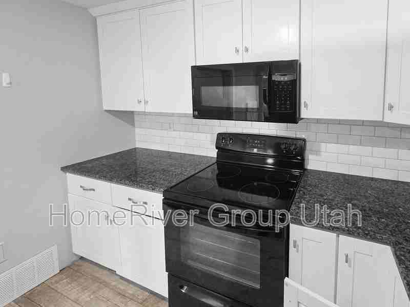 2266 S Wasatch Dr #2 - Photo 7 of 18
