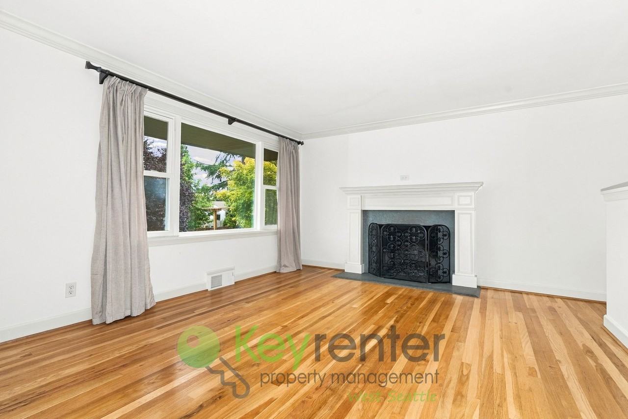 4011 48th Ave Sw - Photo 2 of 23