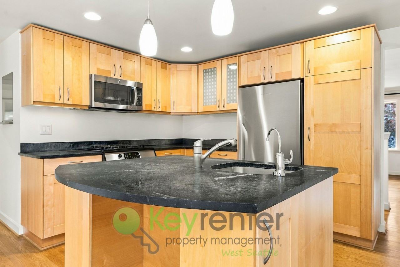 4011 48th Ave Sw - Photo 3 of 23