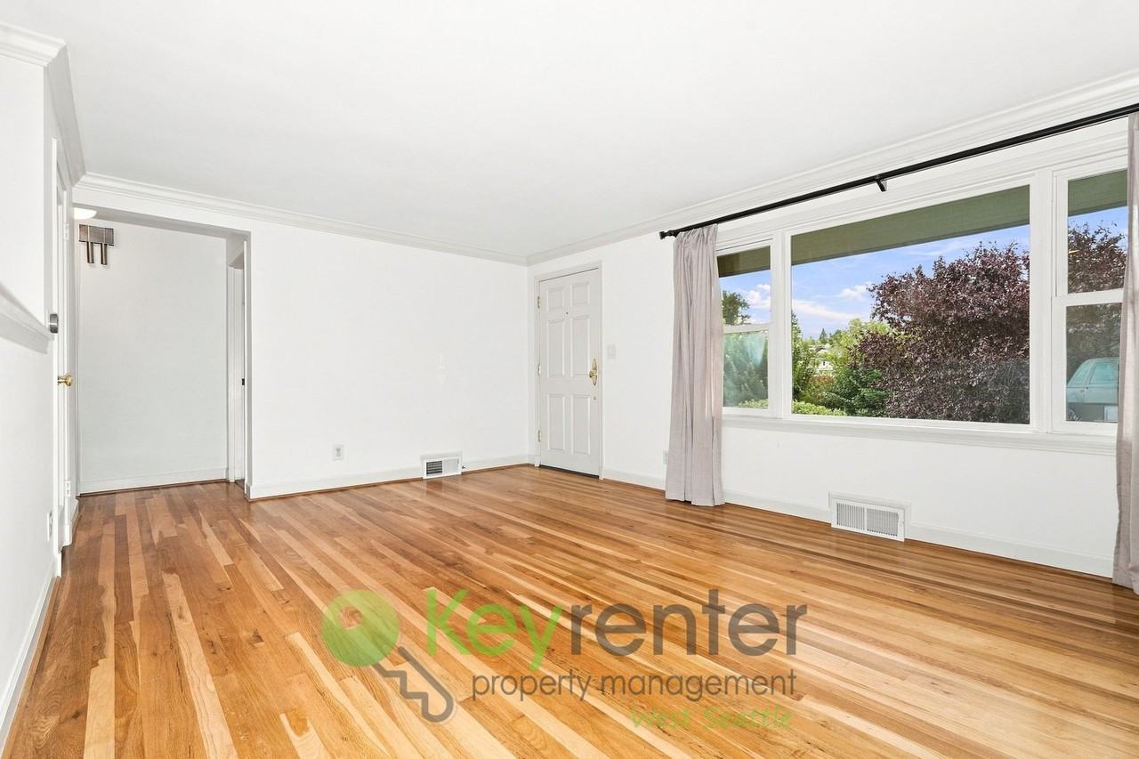 4011 48th Ave Sw - Photo 5 of 23